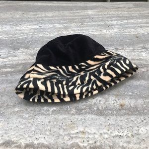 black & cream bucket hat